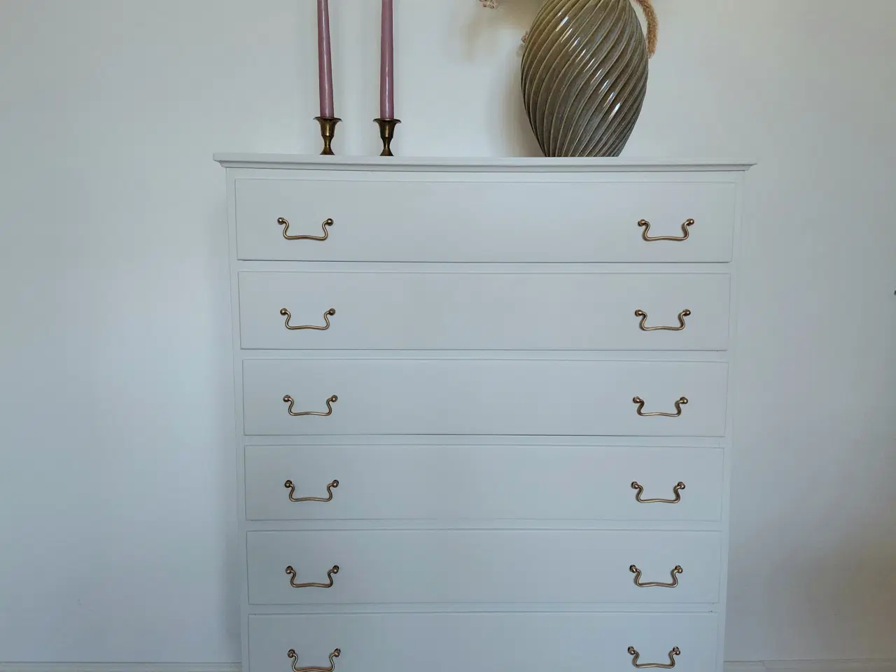 Billede 1 - Vintage kommode med sødt blomsterprint i skufferne