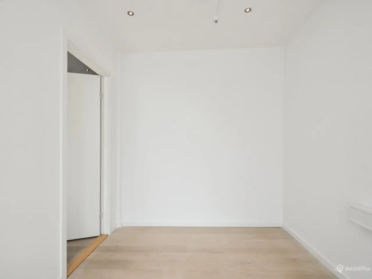 Billede 9 - Nyistandsat værkstedskontor på Jagtvej med parkering