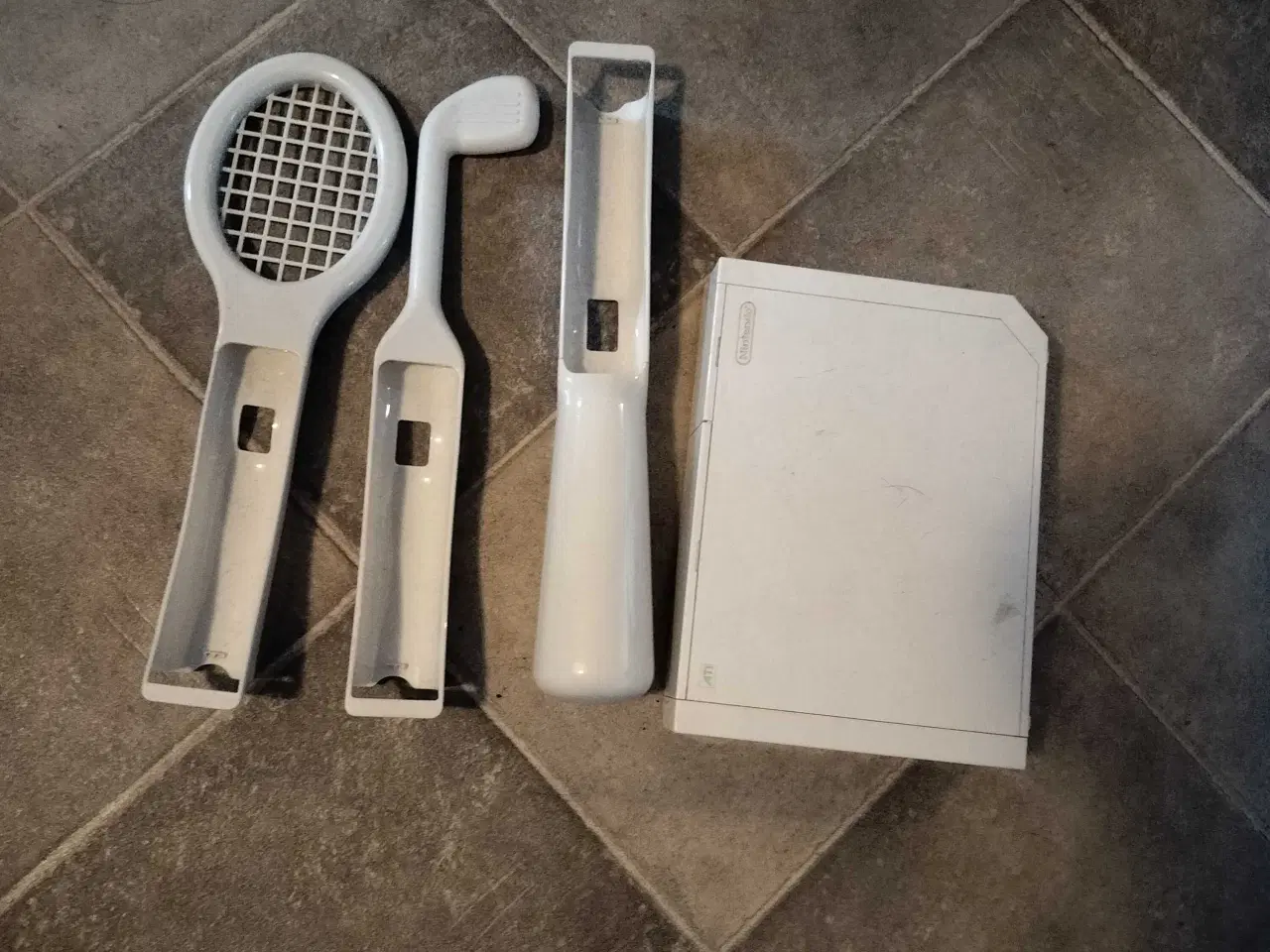 Billede 2 - Wii med tilbehør og spil 