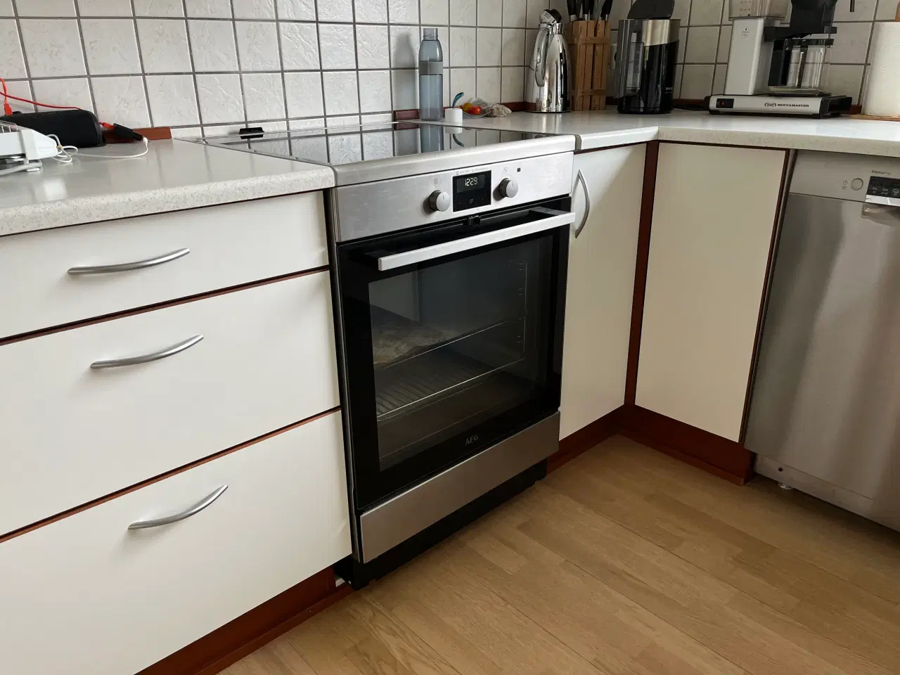 Billede 3 - Ældre velholdt HTH køkken