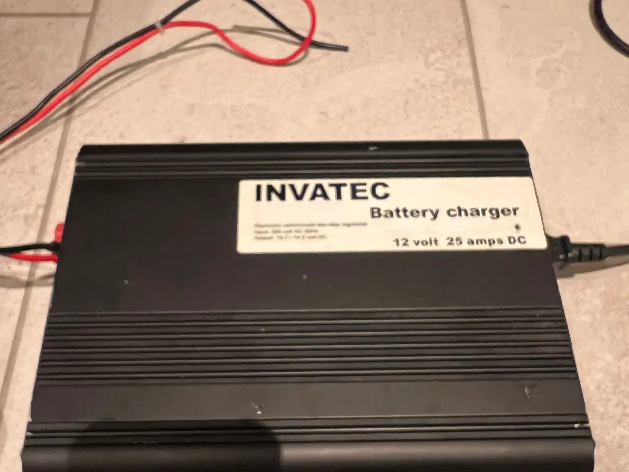 Billede 1 - INVATEC PC-2512 batterioplader