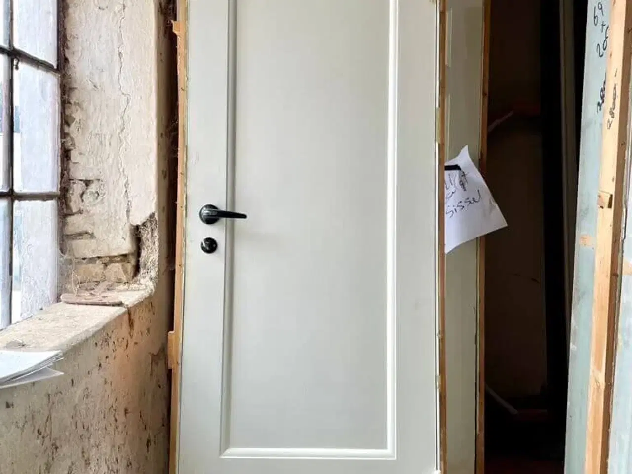 Billede 1 - Smal funkis-badeværelsesdør m. karm