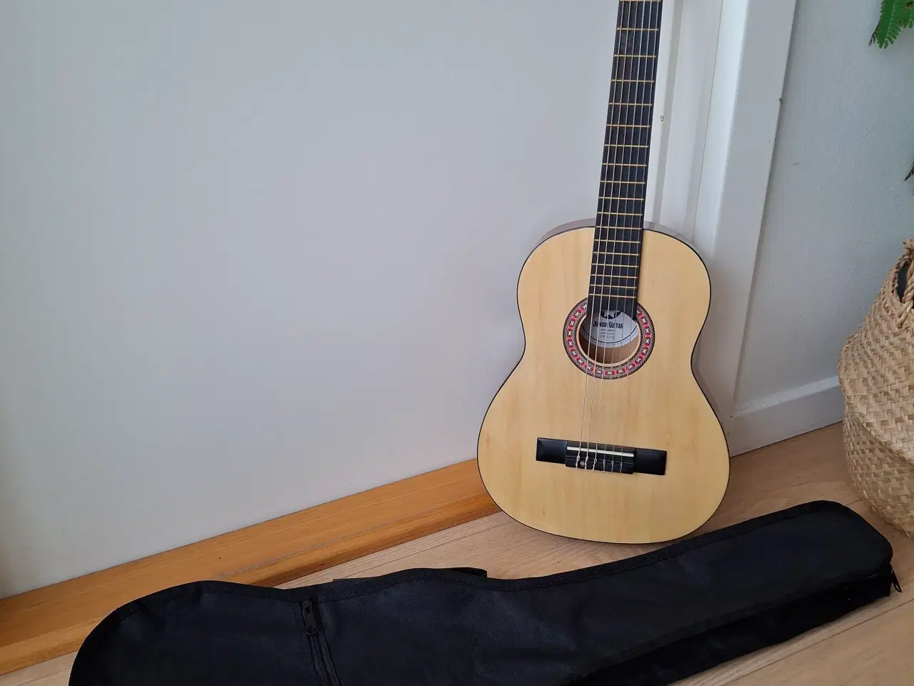 Billede 1 - Børneguitar