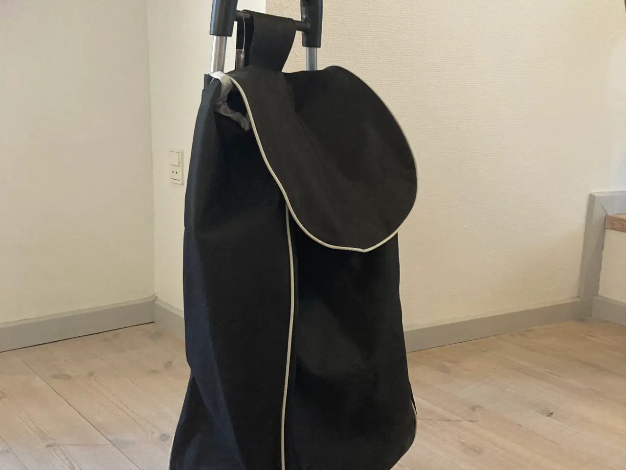 Billede 2 - Indkøbsvogn/ trolley