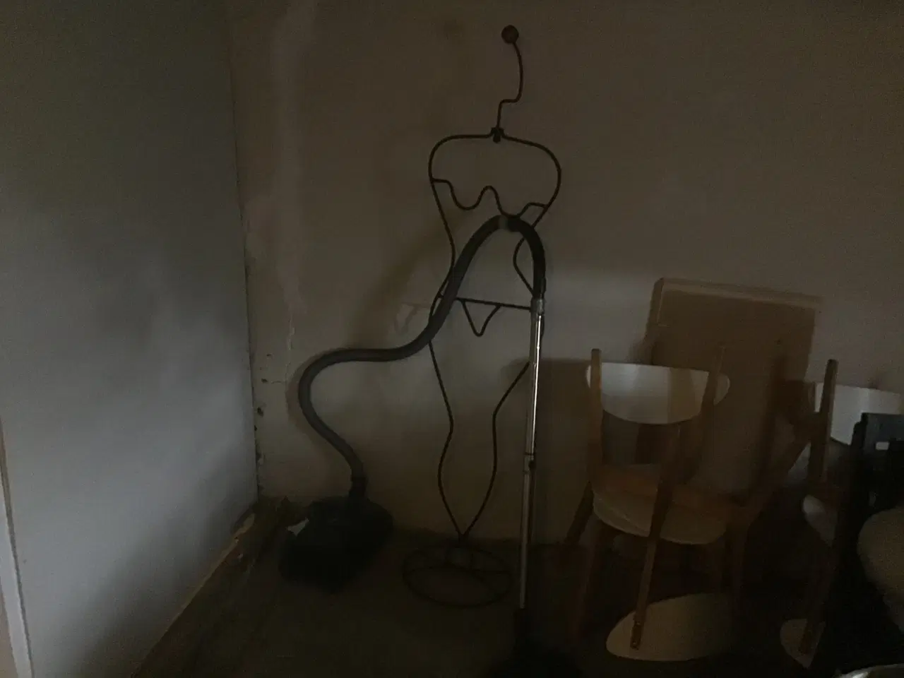 Billede 4 - Figur af kvinde.