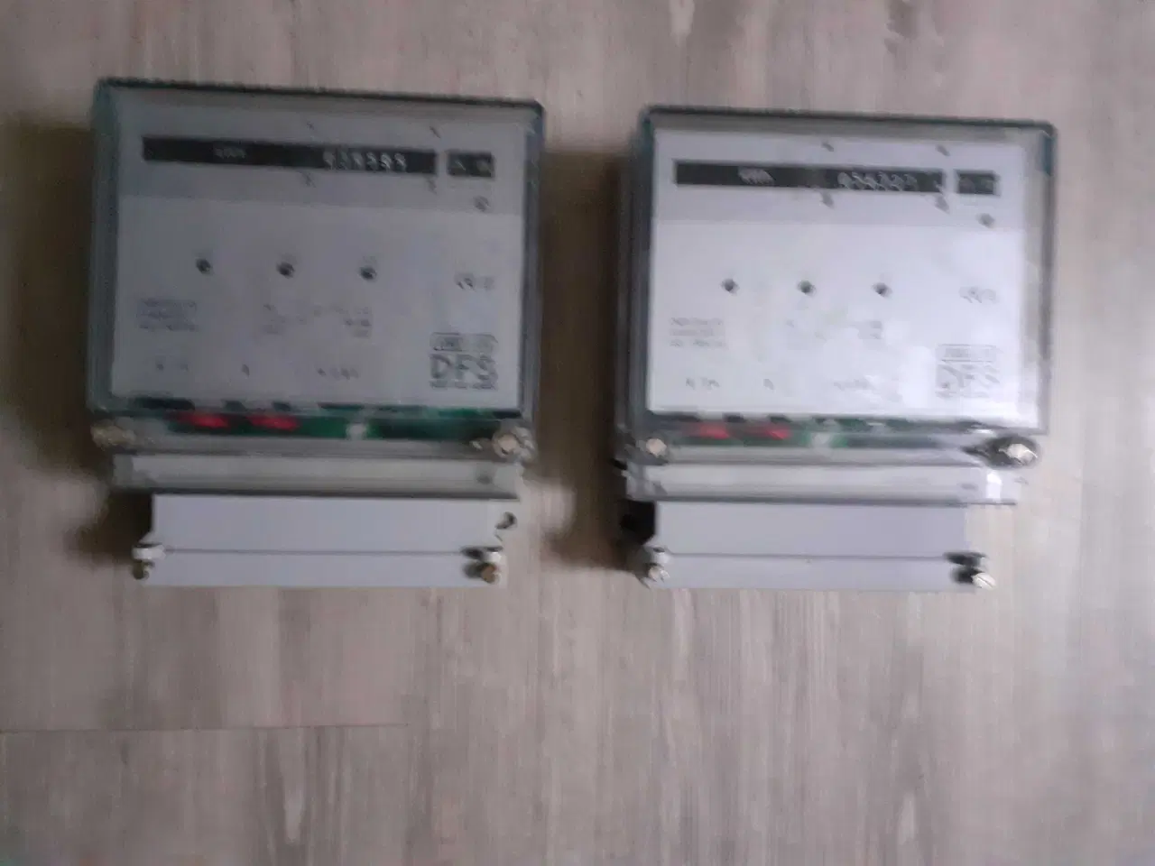 Billede 1 - Elmålere