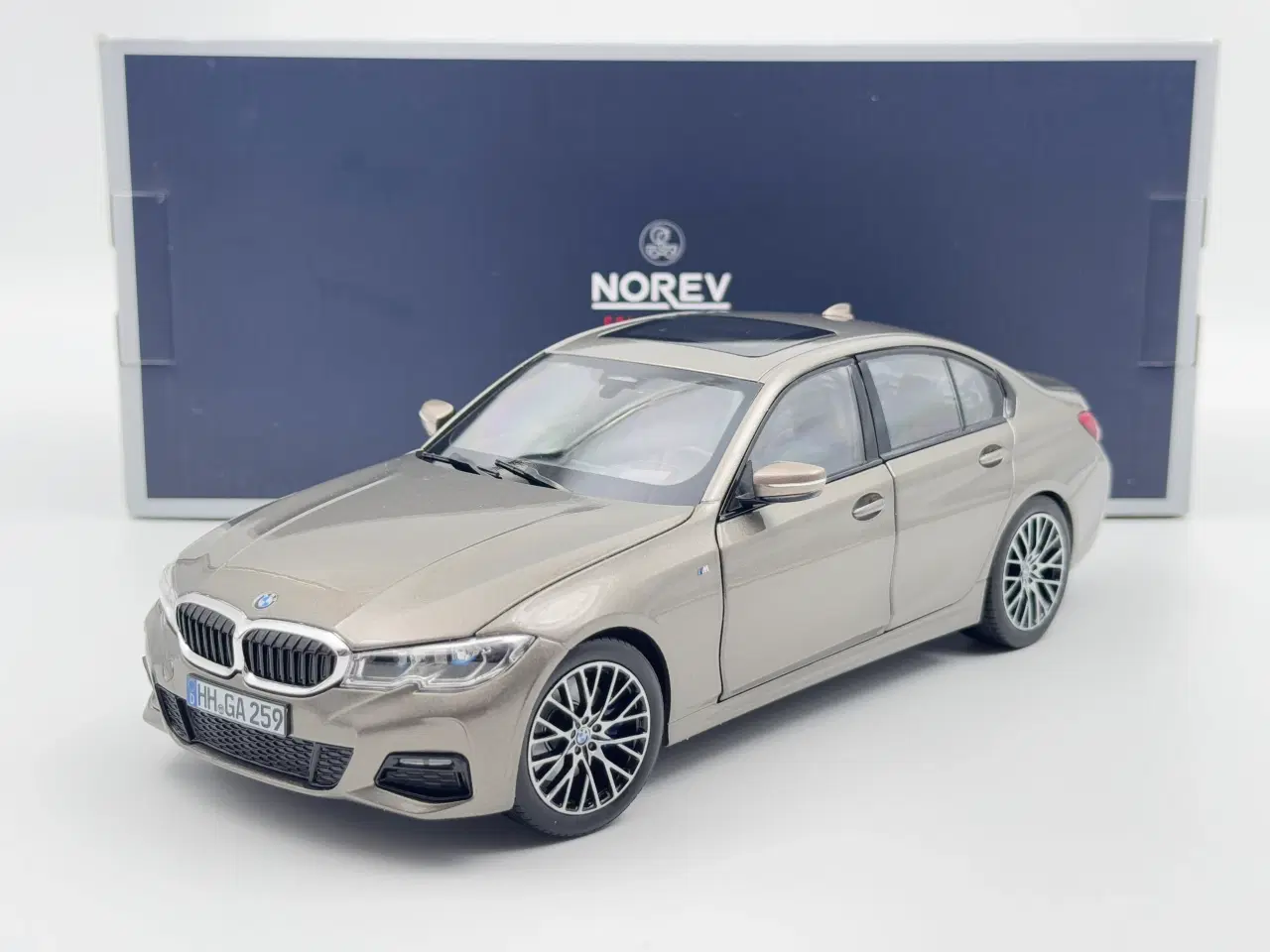 Billede 9 - 2019 BMW 330i M Sport 1:18