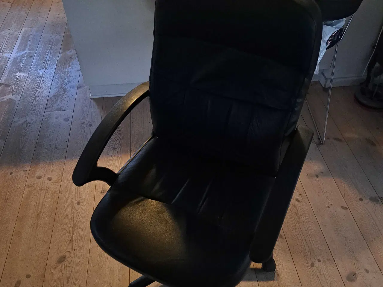 Billede 1 - KONTOR STOL MED HJUL