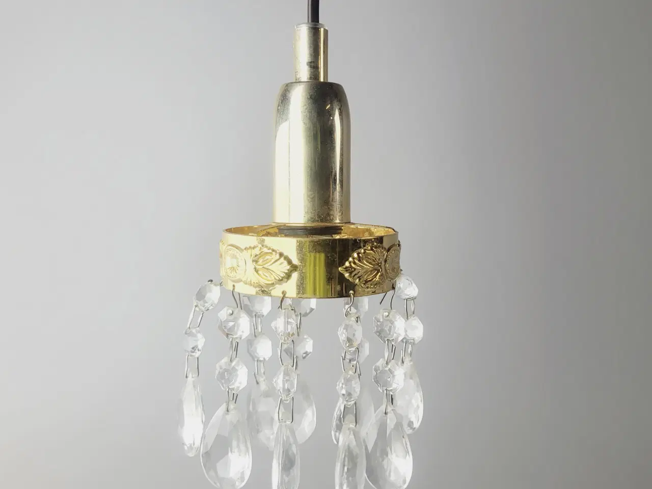 Billede 3 - 2 stk små pendler i messing med prismer