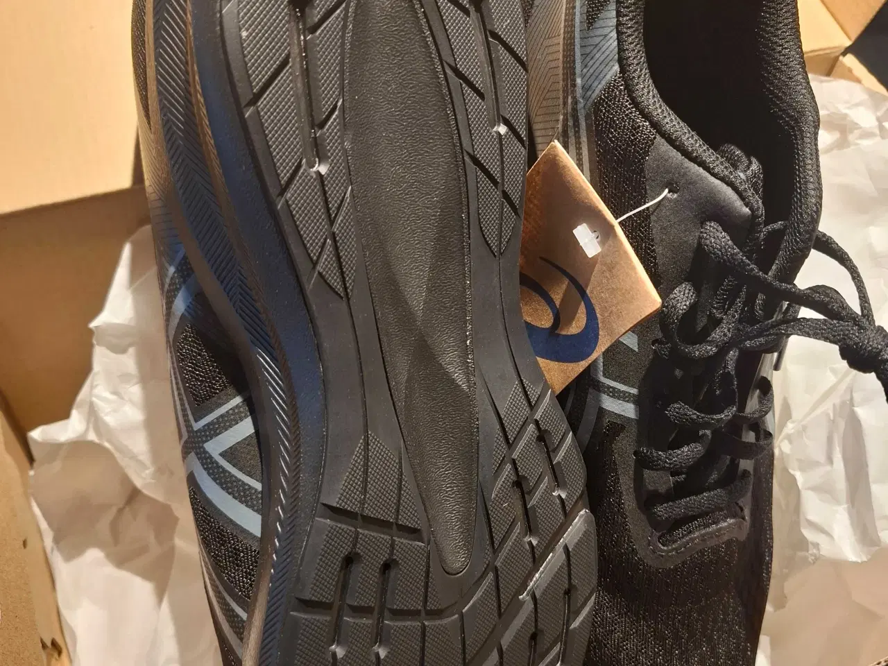 Billede 5 - ASICS sko, 45. Nye med kasse og mærke på.