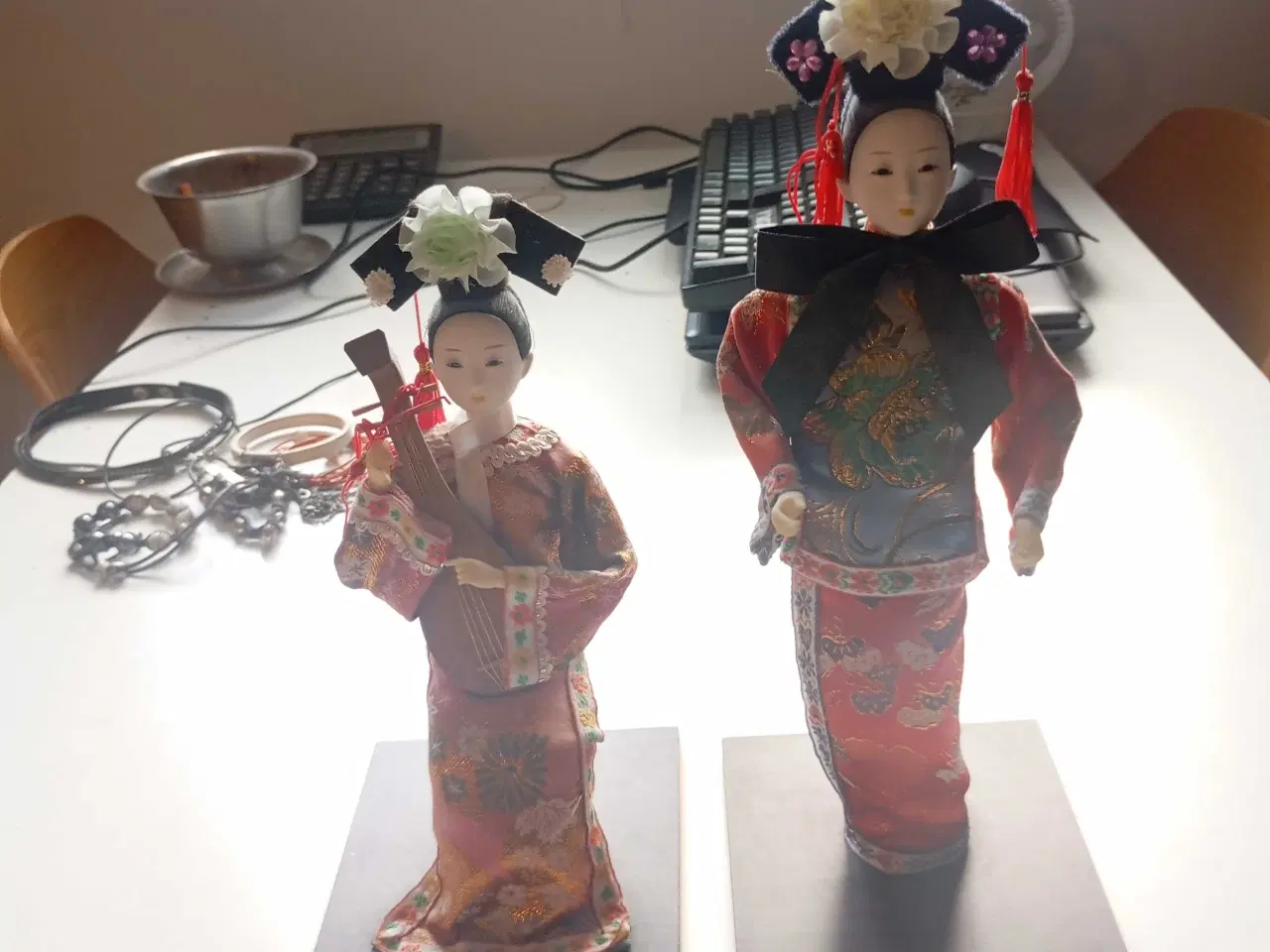 Billede 2 - To Kinesiske Dukker