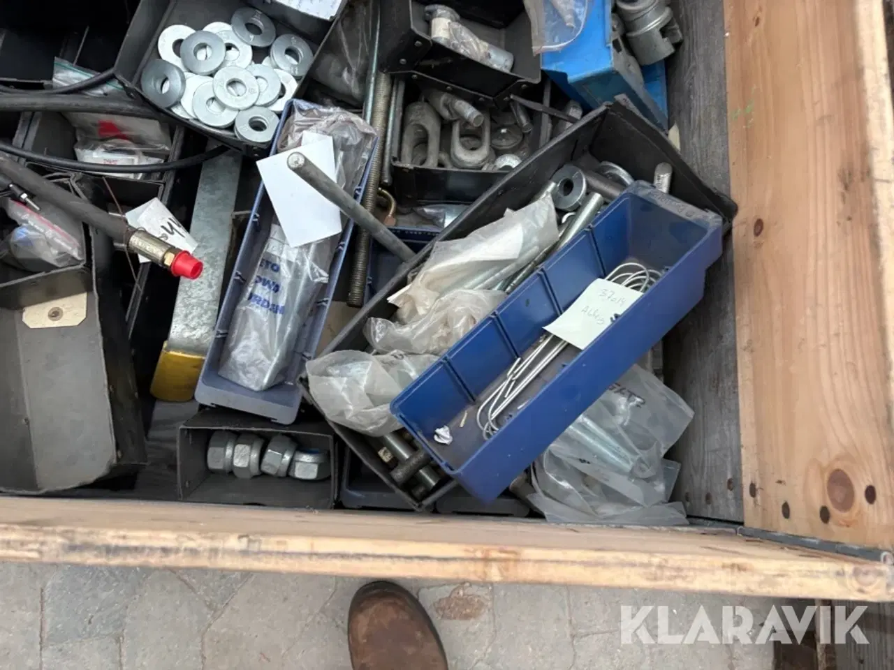 Billede 11 - 6 Paller med assorteret reservedele bl.a. kuglelejre