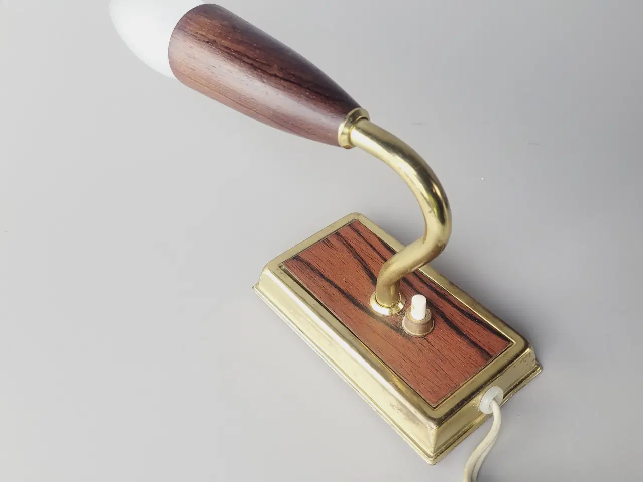 Billede 1 - ⭐️· Super flot retro væglampe i teak og messing