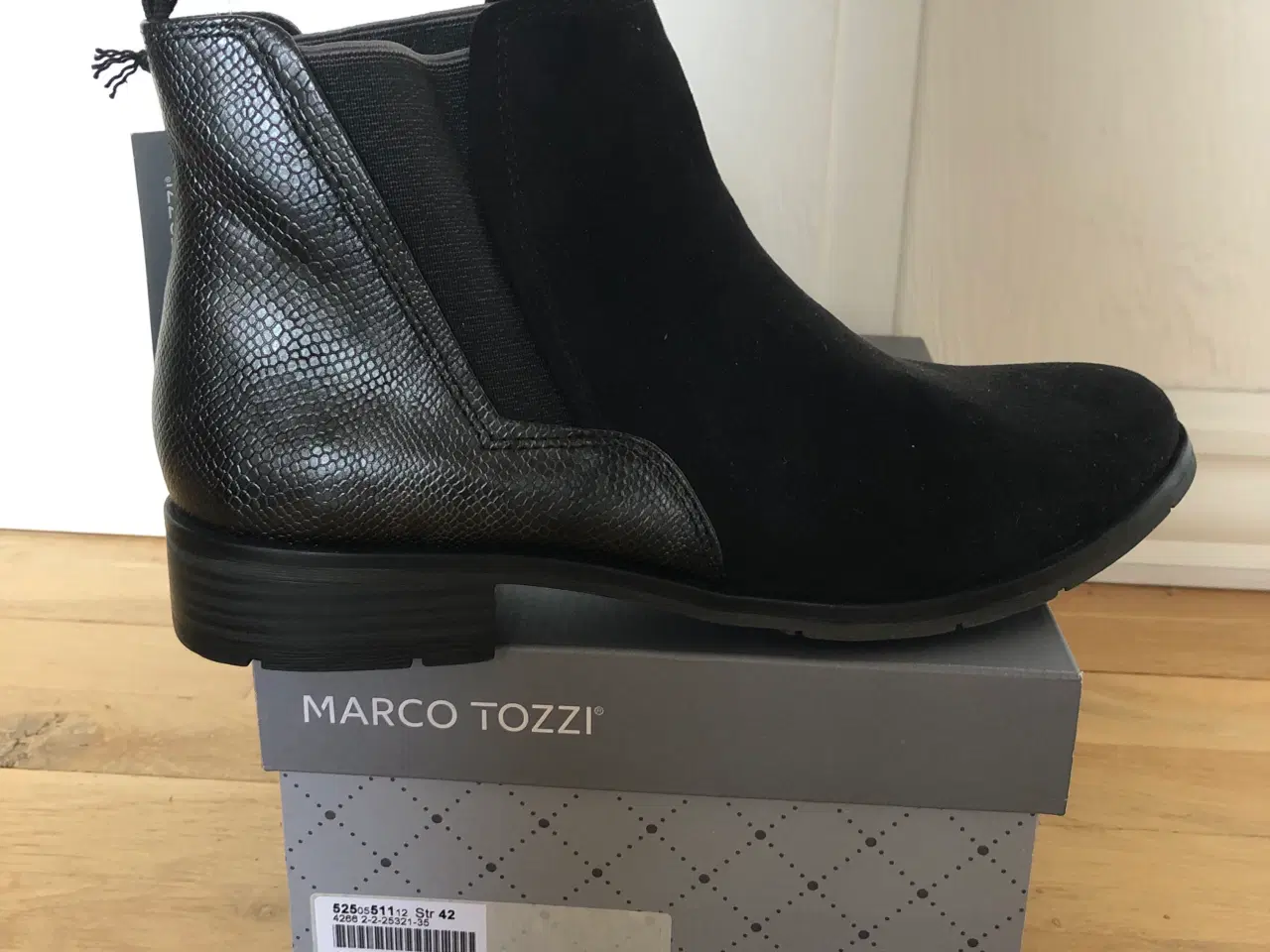 Billede 1 - NYE! korte støvler str. 42