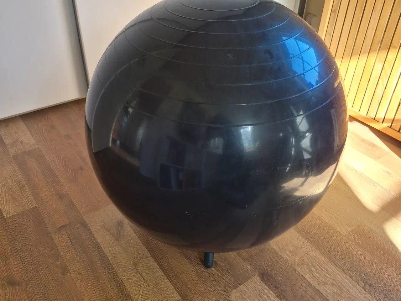 Billede 1 - SitSolution siddebold 65 cm med små ben