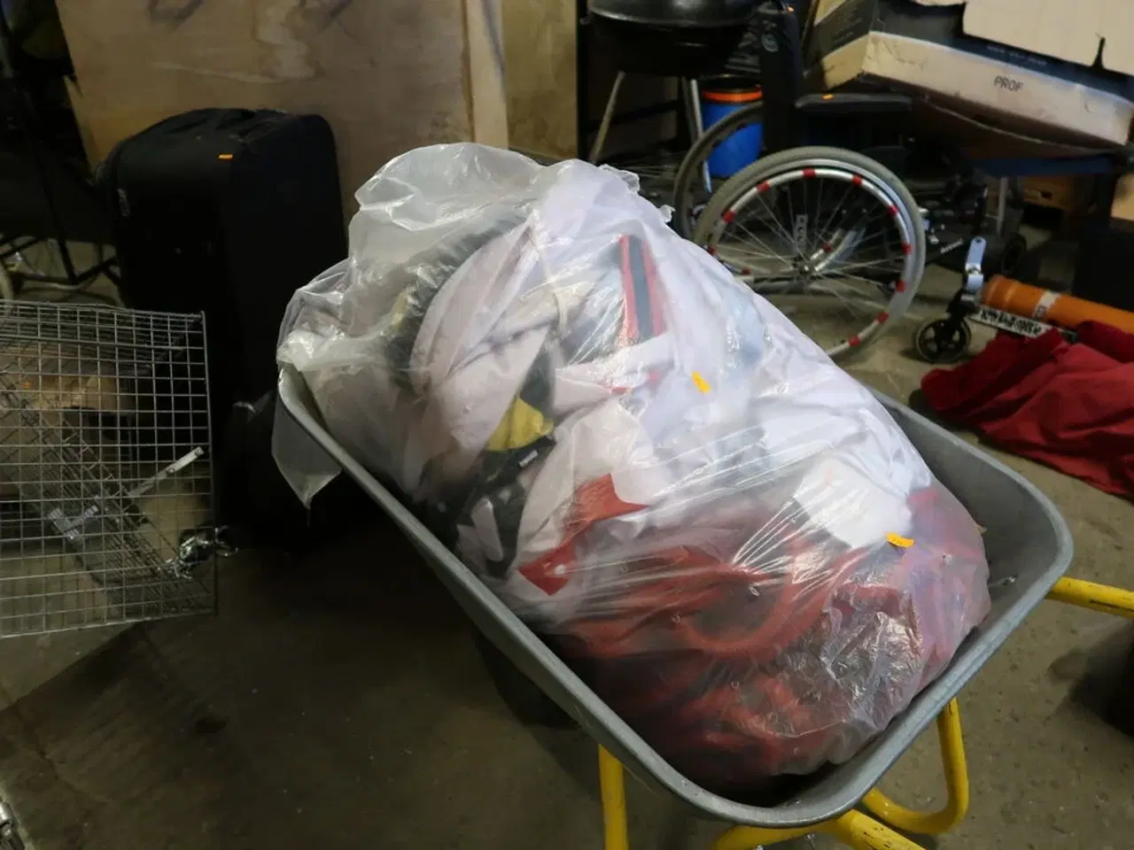 Billede 2 - Trillebør med indhold