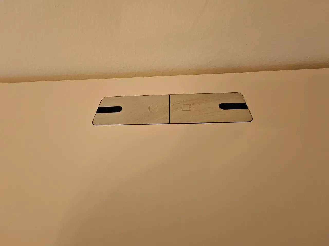 Billede 3 - Hvidt hæve-sænke skrivebord + Skuffeelement