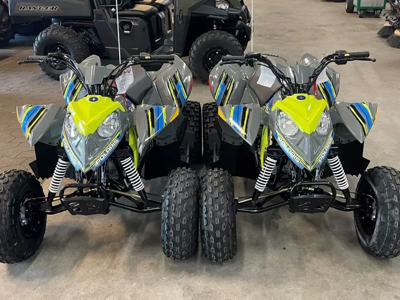 Billede 3 - Polaris Outlaw 110 Flag & hjelm