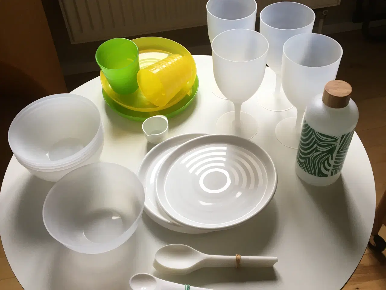 Billede 1 - Nye plastvarer til brug på skovtur, strandtur mm