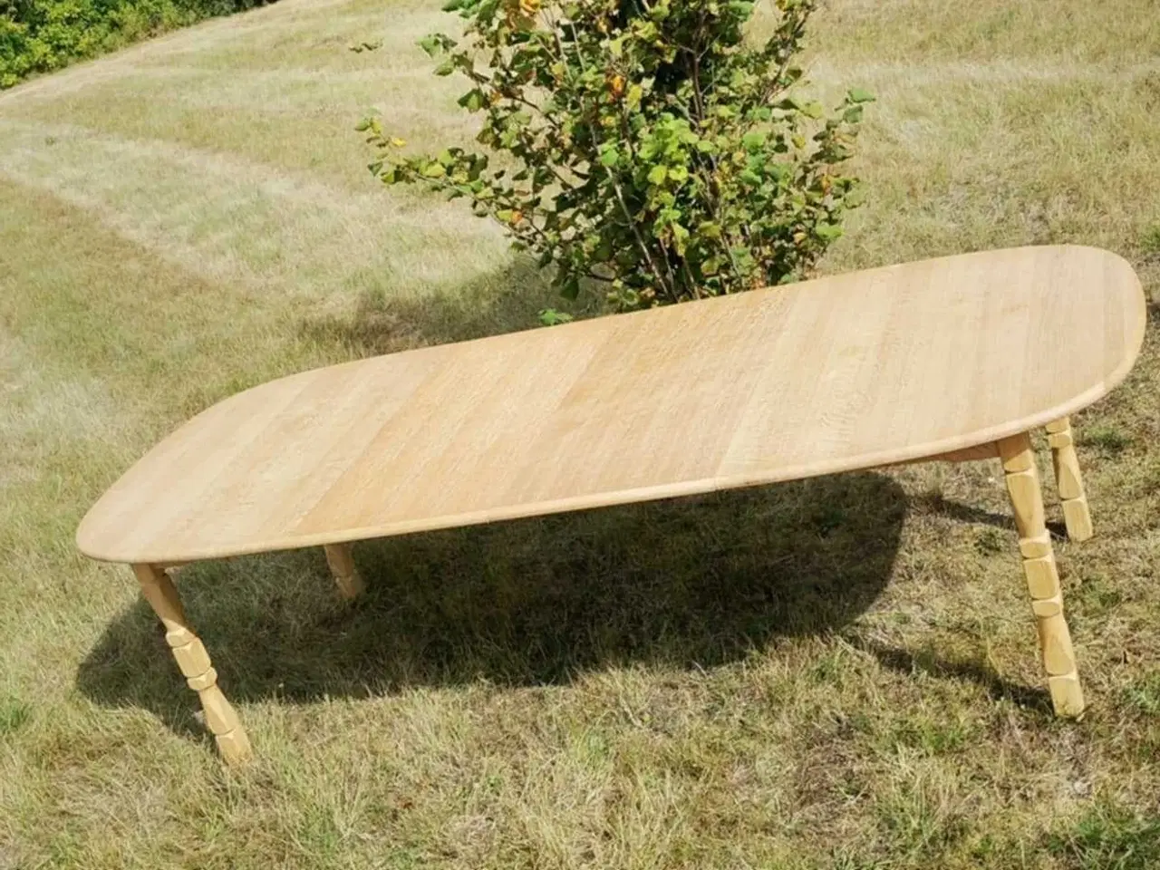 Billede 12 - Rundt massiv egetræsbord