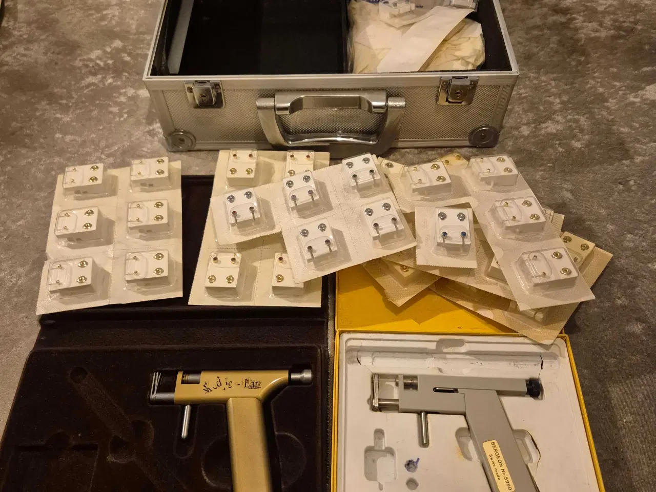 Billede 1 - Hul i øret