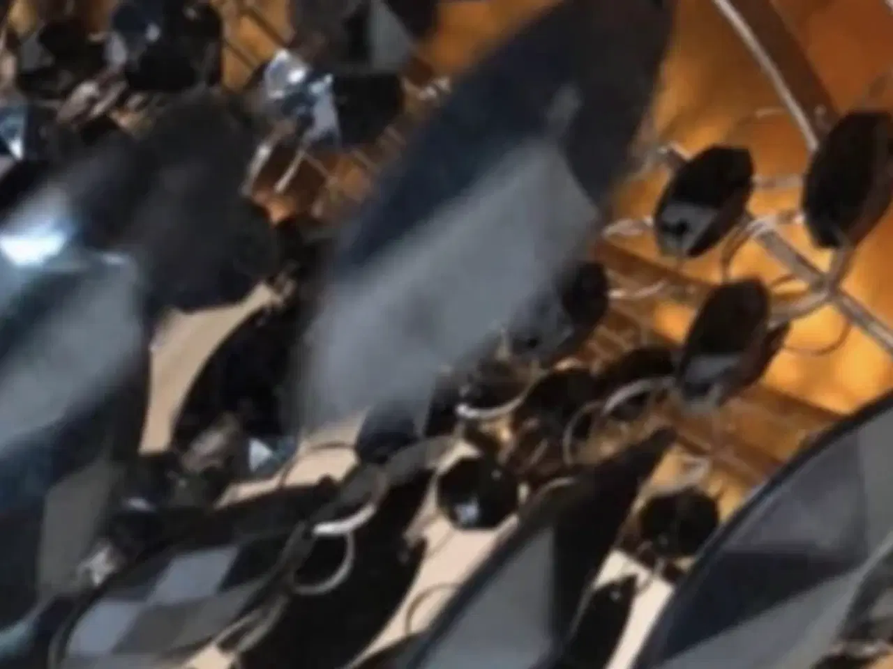 Billede 9 - Fin lampe sort og guldfarvet indvendigt 