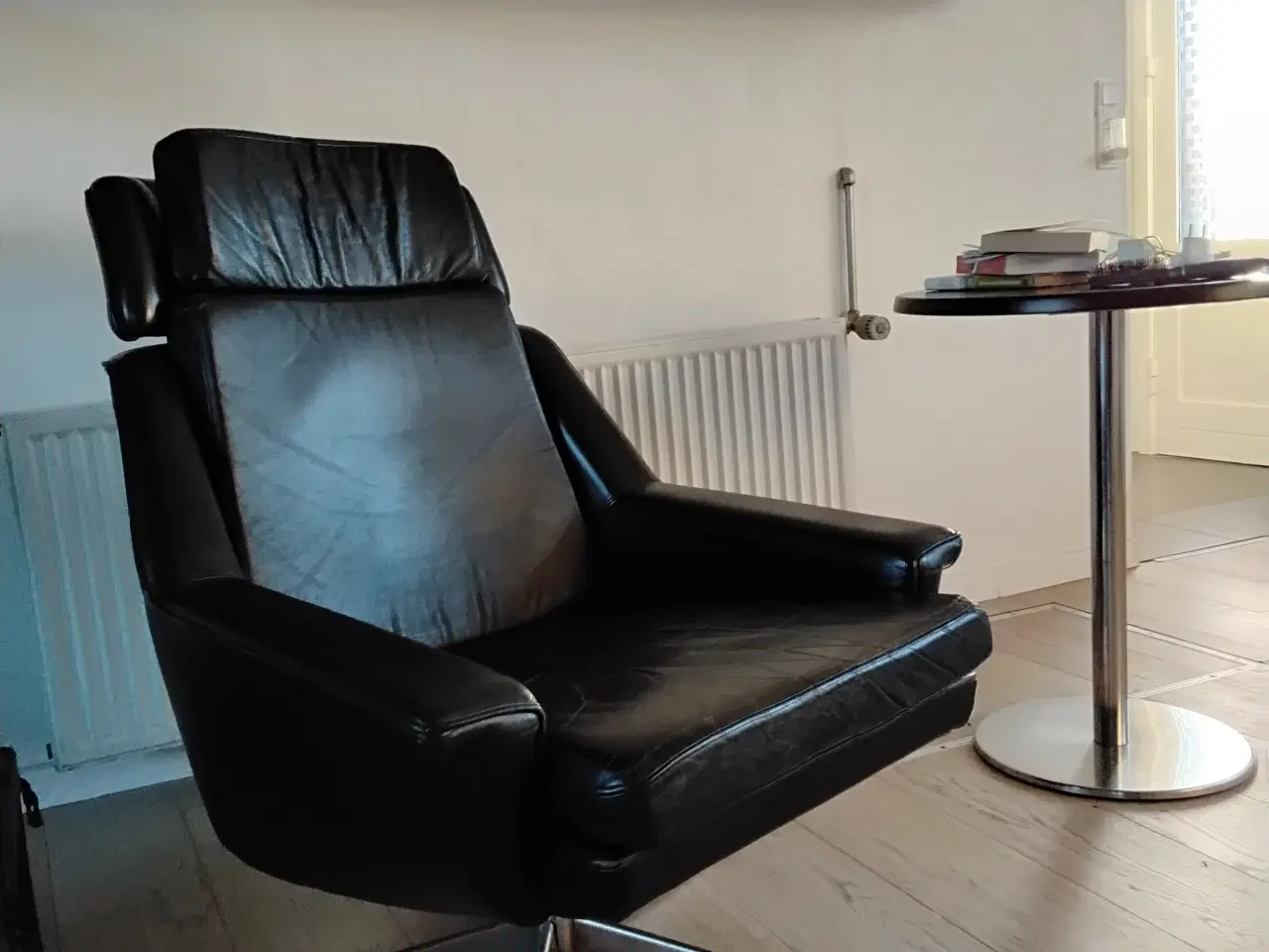 Billede 1 - Retro Sort læderstol