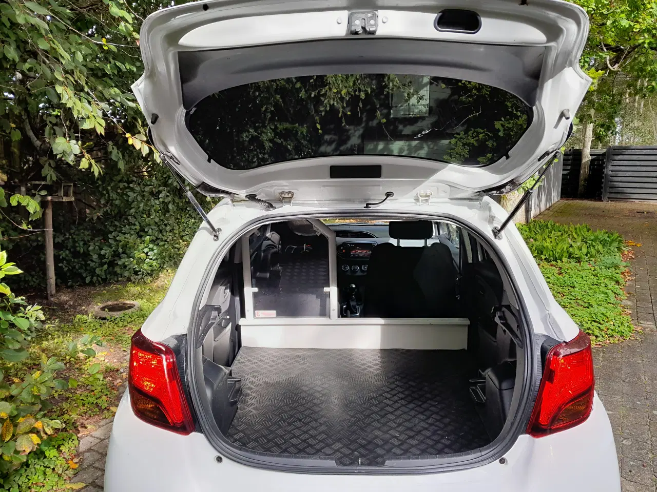 Billede 5 - Yaris 1.4D 2015, nysynet, med træk, momsfri