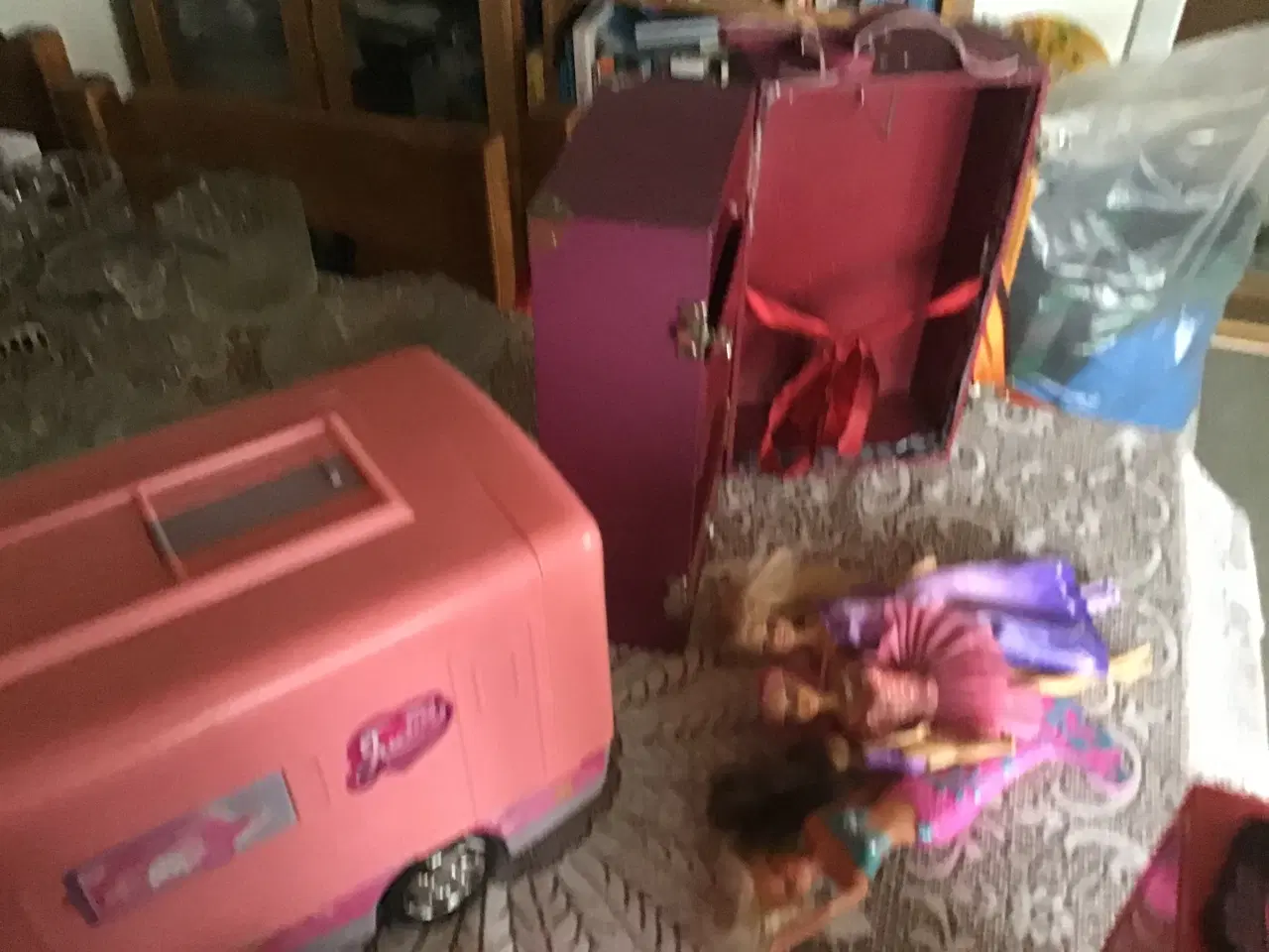 Billede 5 - Dukke autocamper, skabe samt dukker