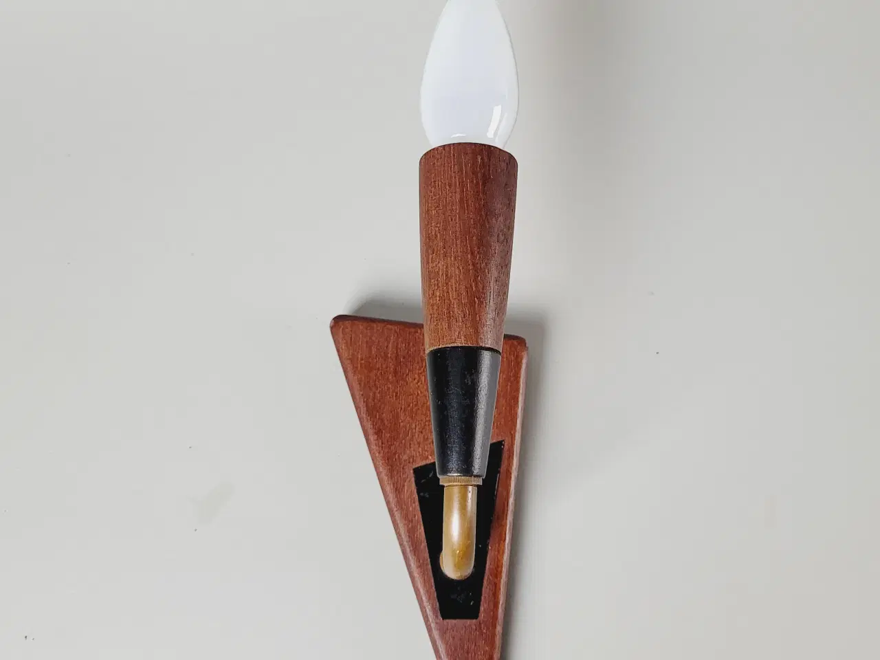 Billede 8 - ⭐️· Super flot retro væglampe i teak og kobber