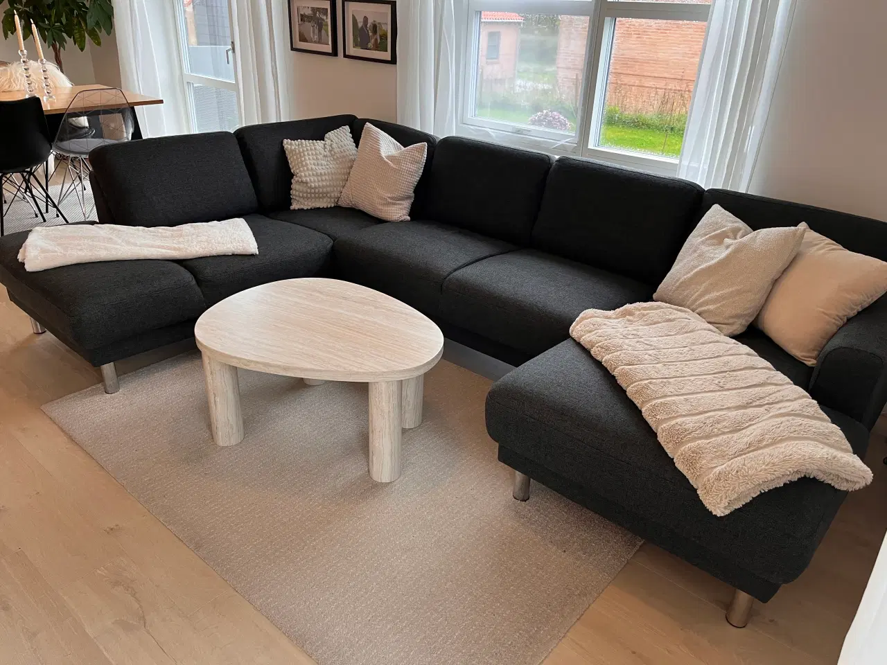Billede 1 - Flot mørkegrå u-sofa – nyrenset