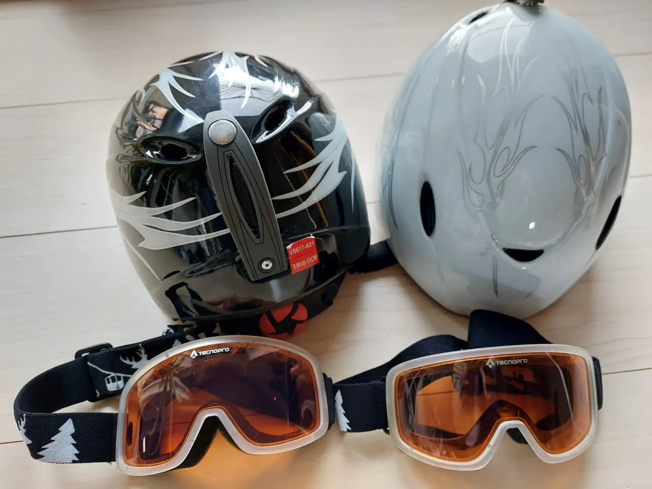 Billede 3 - Skihjelme og skibriller til børn + gode ski sokker