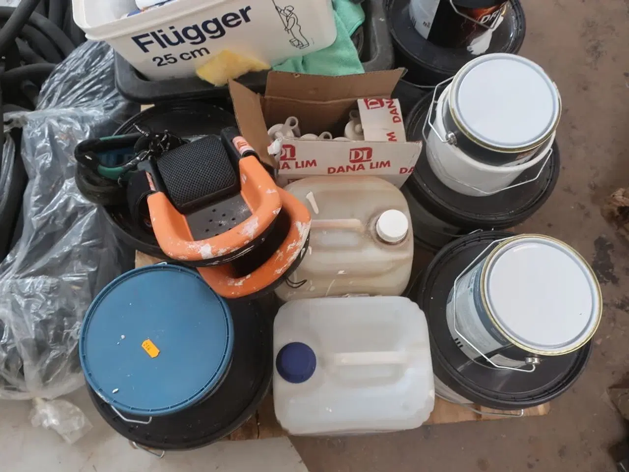 Billede 3 - Maling, fuge, bagstop m.m.