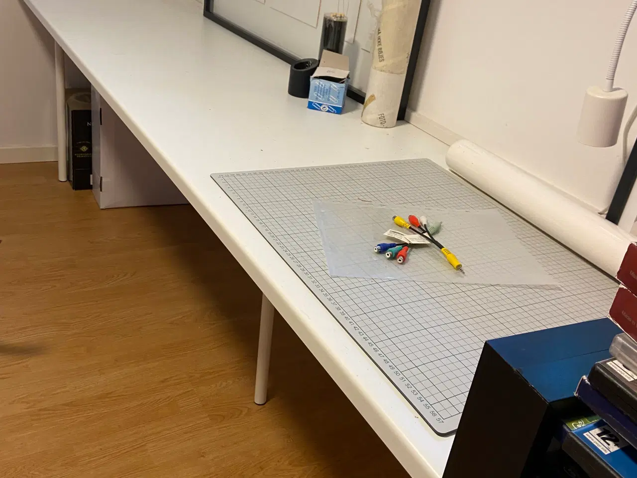 Billede 3 - Bordplade med to ben