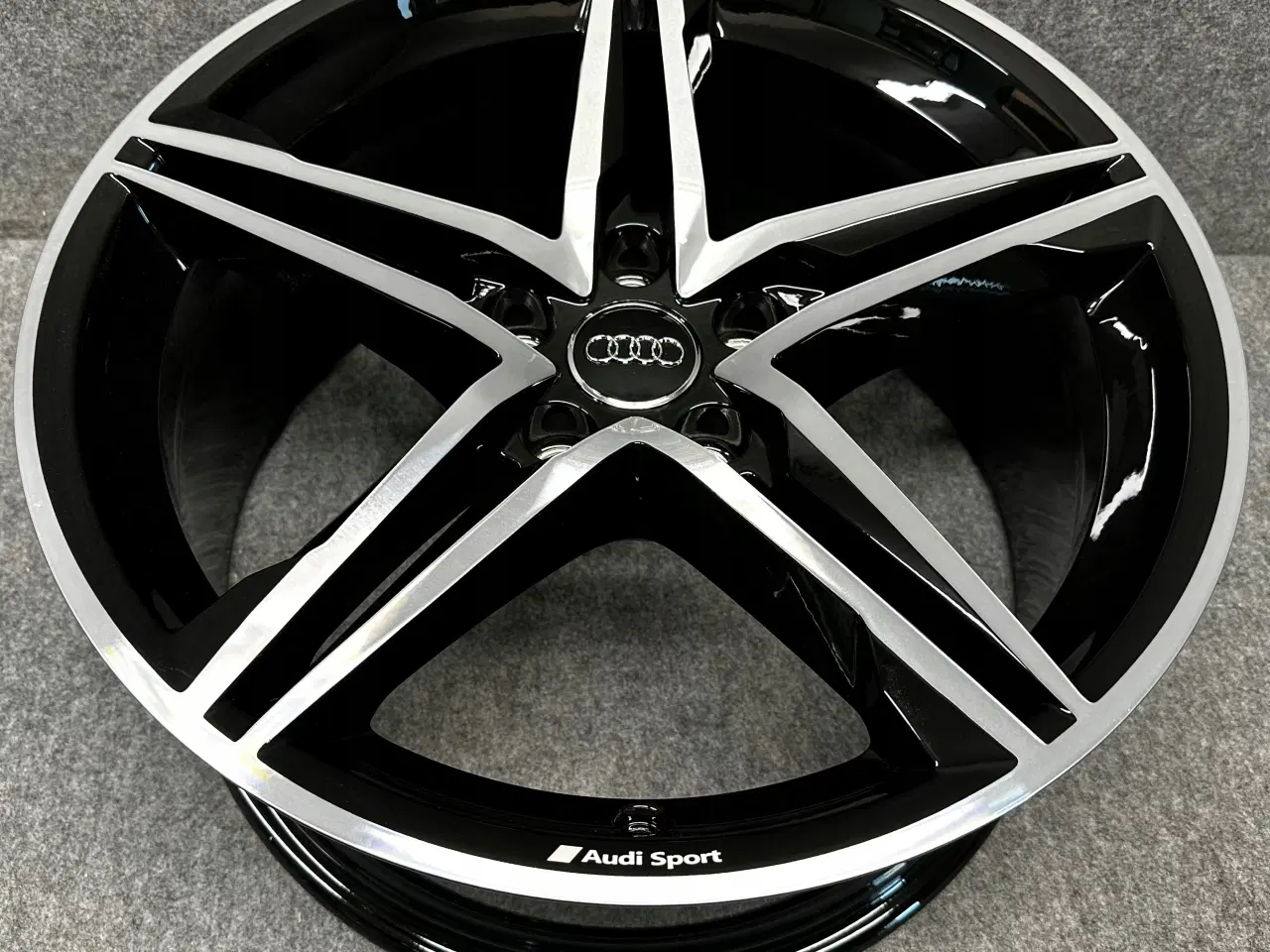 Billede 1 - AUDI A4 A5 8W 8W0 B9 B8 S LINE 18 8.5" x 18"