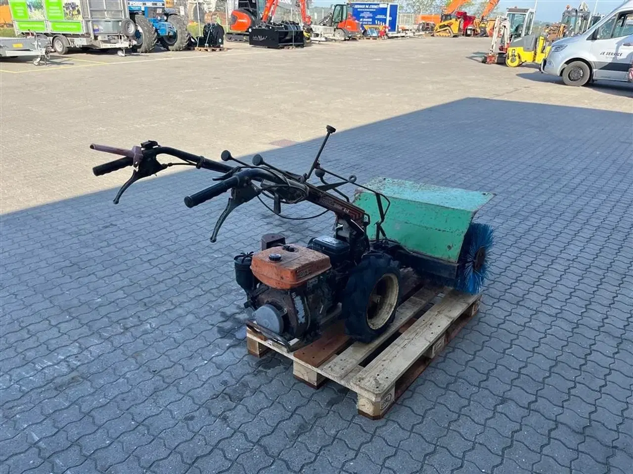 Billede 4 - Goldoni J451 tohjulet traktor med kost