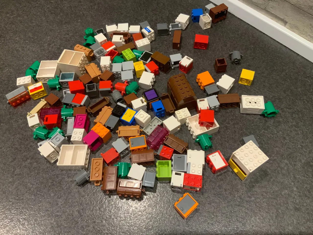 Billede 2 - Lego kister, kasser, skabe, tønder m.m.