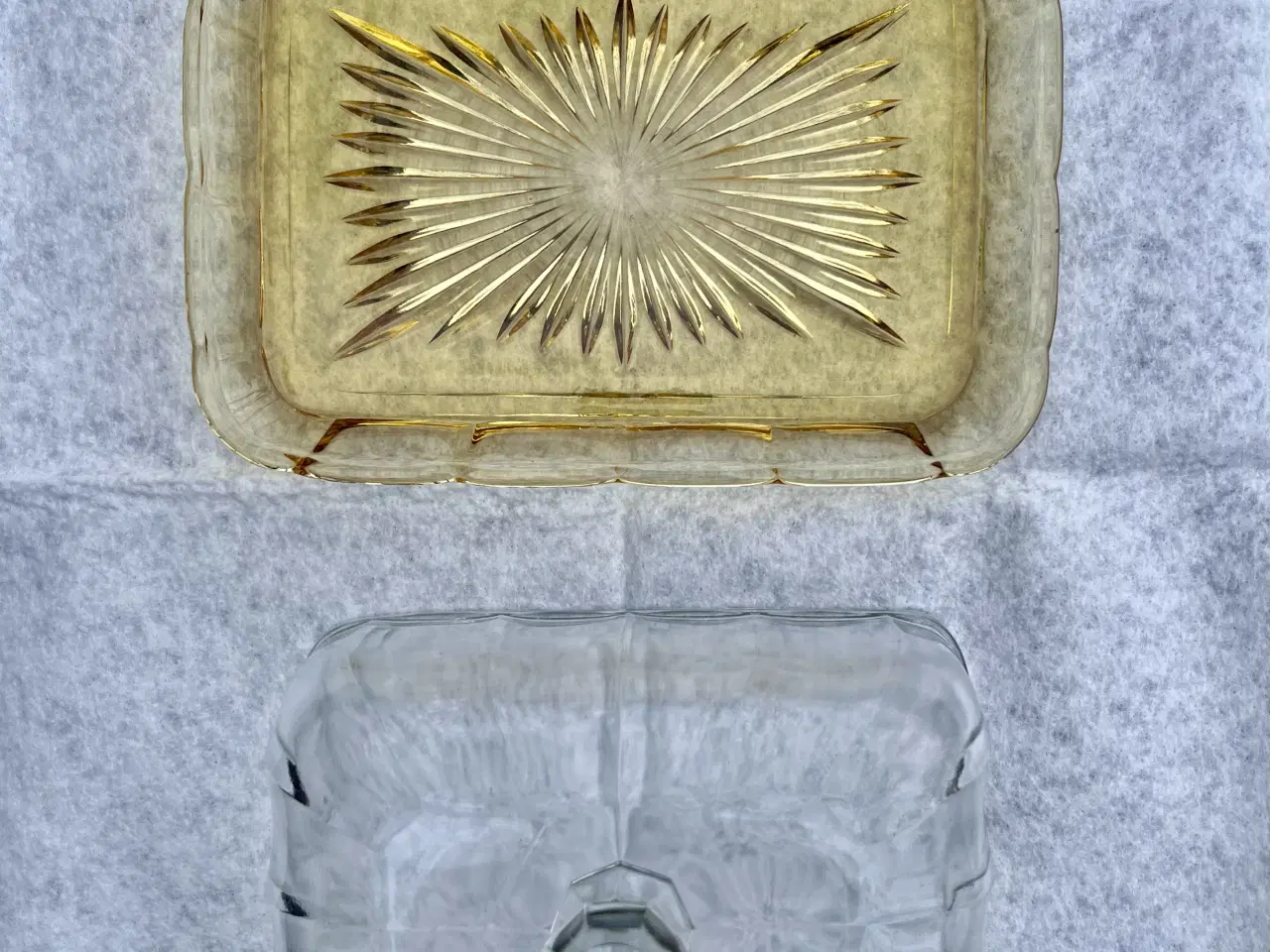 Billede 6 - Smuk vintage osteklokke / smørboks i glas. 