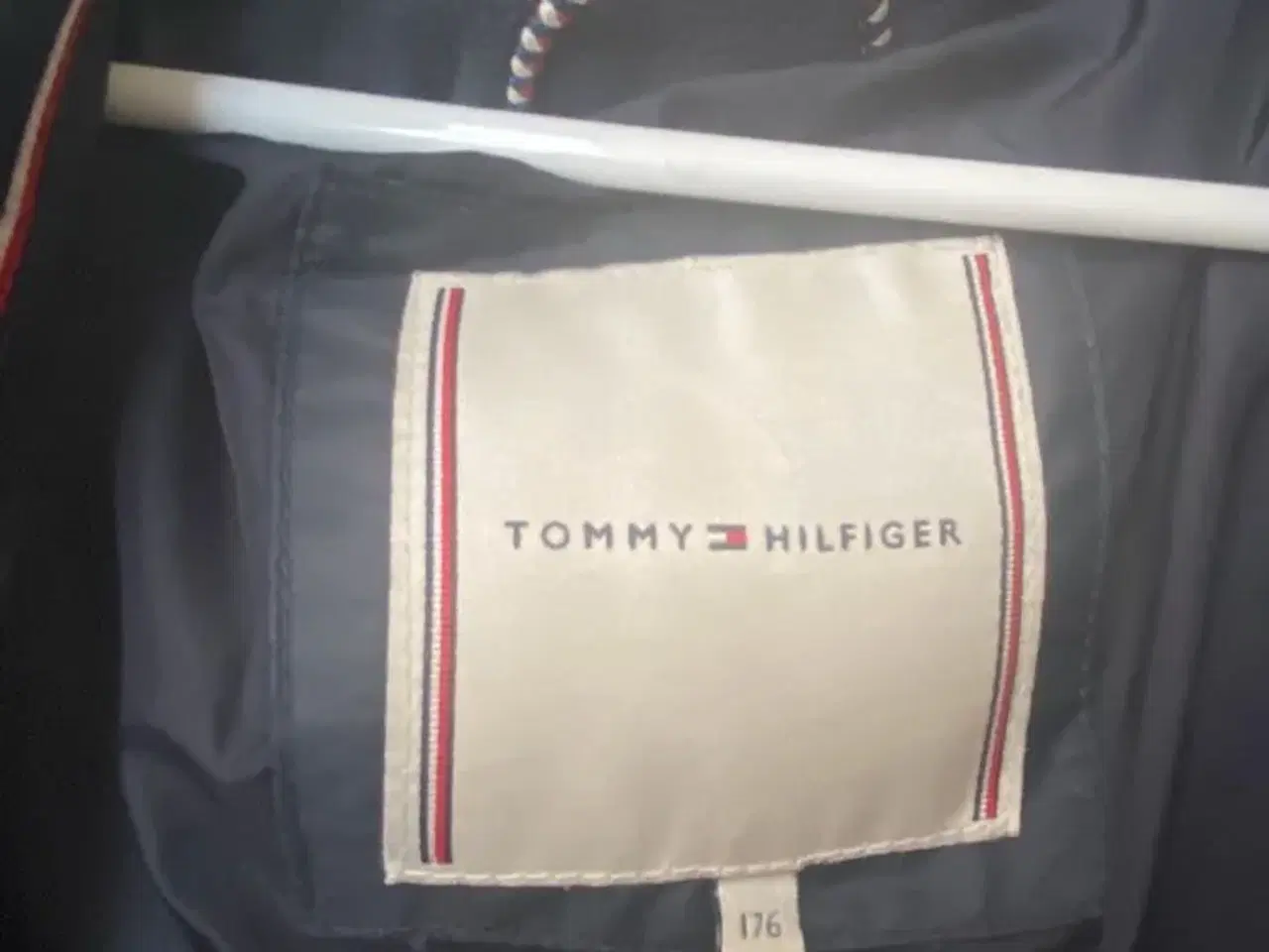 Billede 4 - Tommy Hilfiger dunjakke str. 176