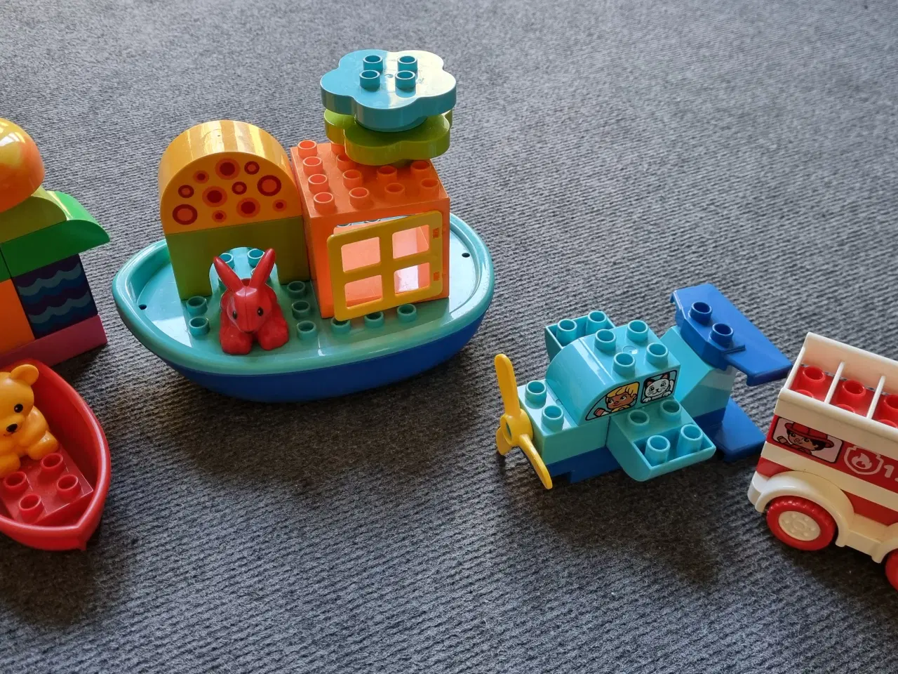 Billede 1 - DUPLO båd m dyr + fly + brandbil 1-3 år