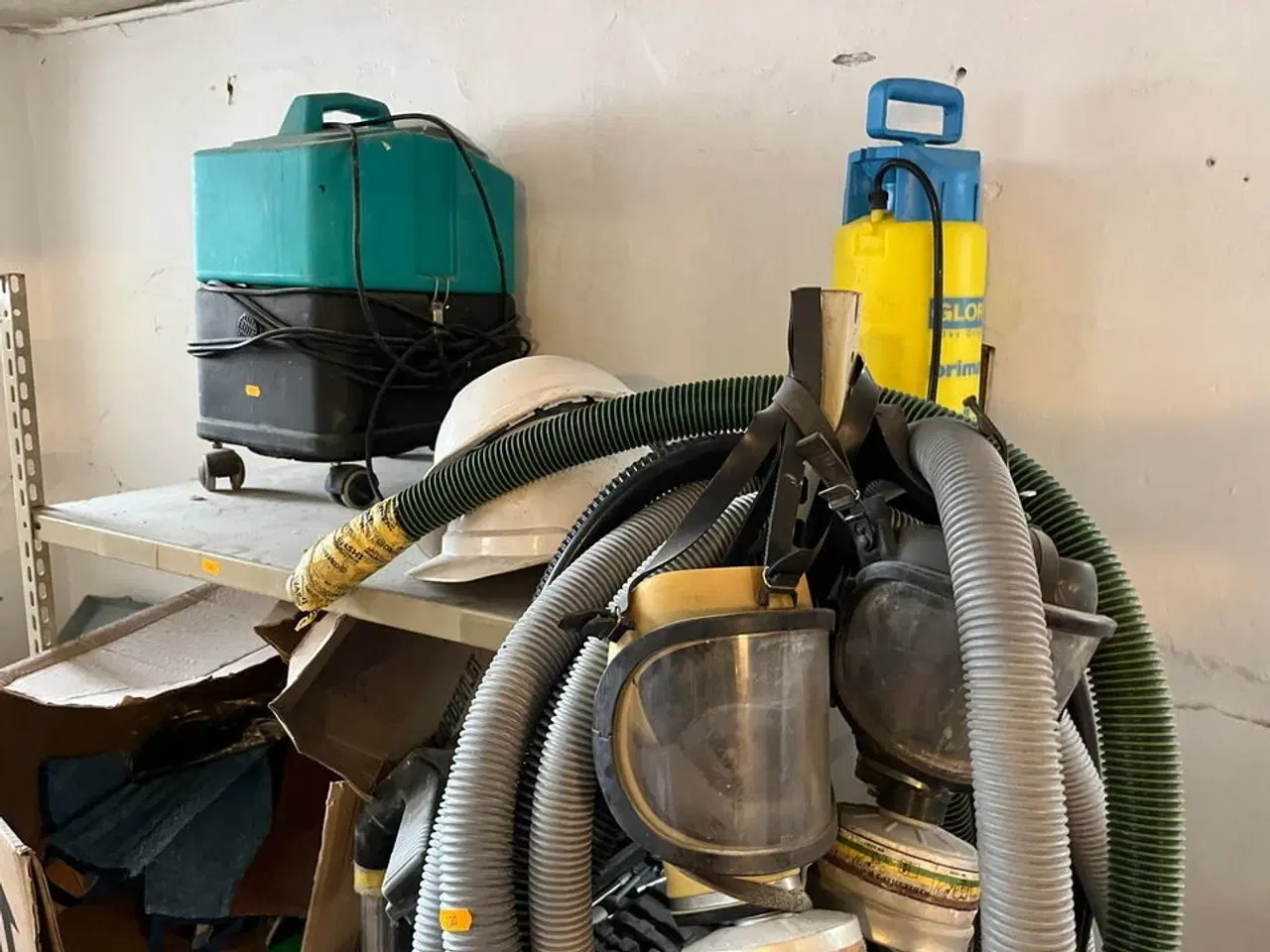 Billede 1 - Vaskemaskine, samt reol med værktøj