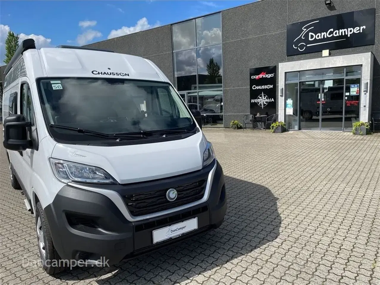 Billede 2 - 2024 - Chausson First Line V594 MAX   Nedsat med kr. 63.000,- Super spændende, kort van med to dobbeltsenge på tværs i køjesystem. 2,2, L motor , 140 HK, solcelle og markise m.m.