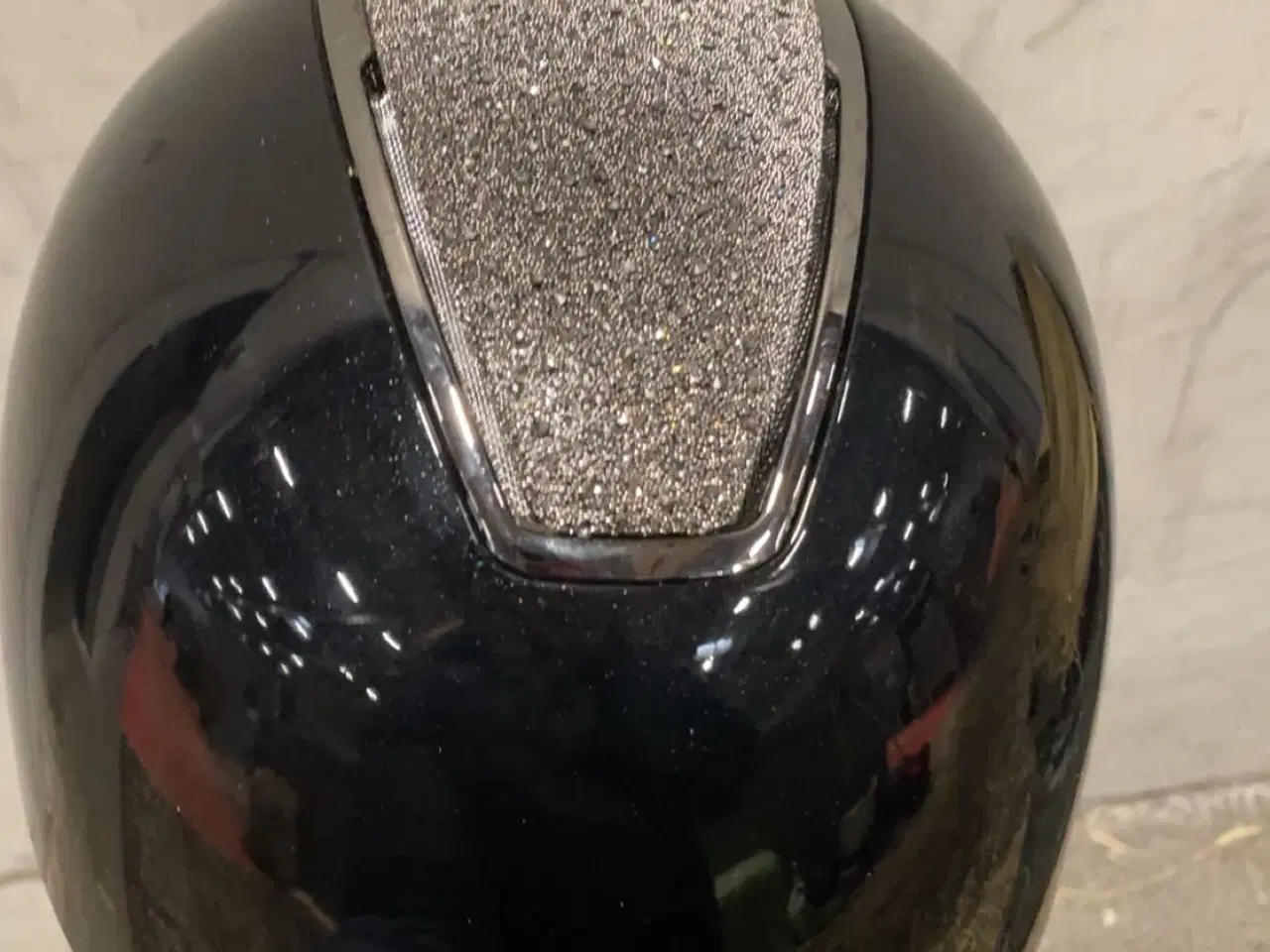 Billede 2 - Sort ridehjelm med sølv glitter