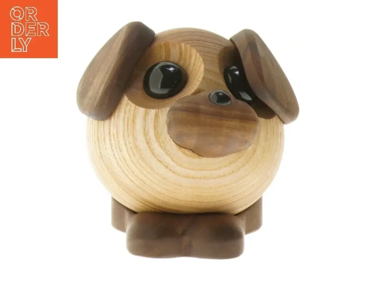 Billede 1 - Dekorativt træfiguras af Buddy hunden fra FableWood (str. 8 cm)