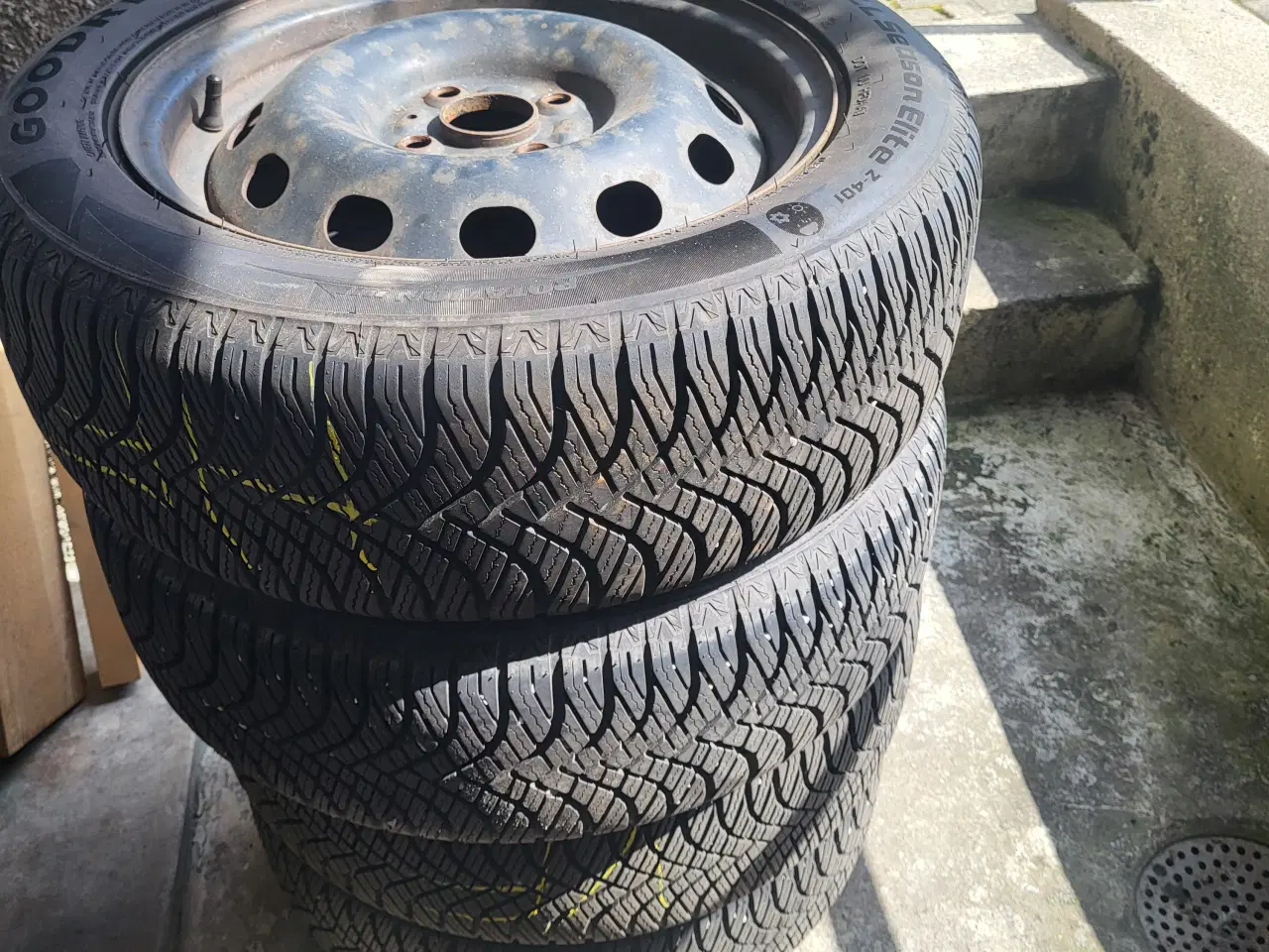 Billede 2 - næsten nye helårsdæk 