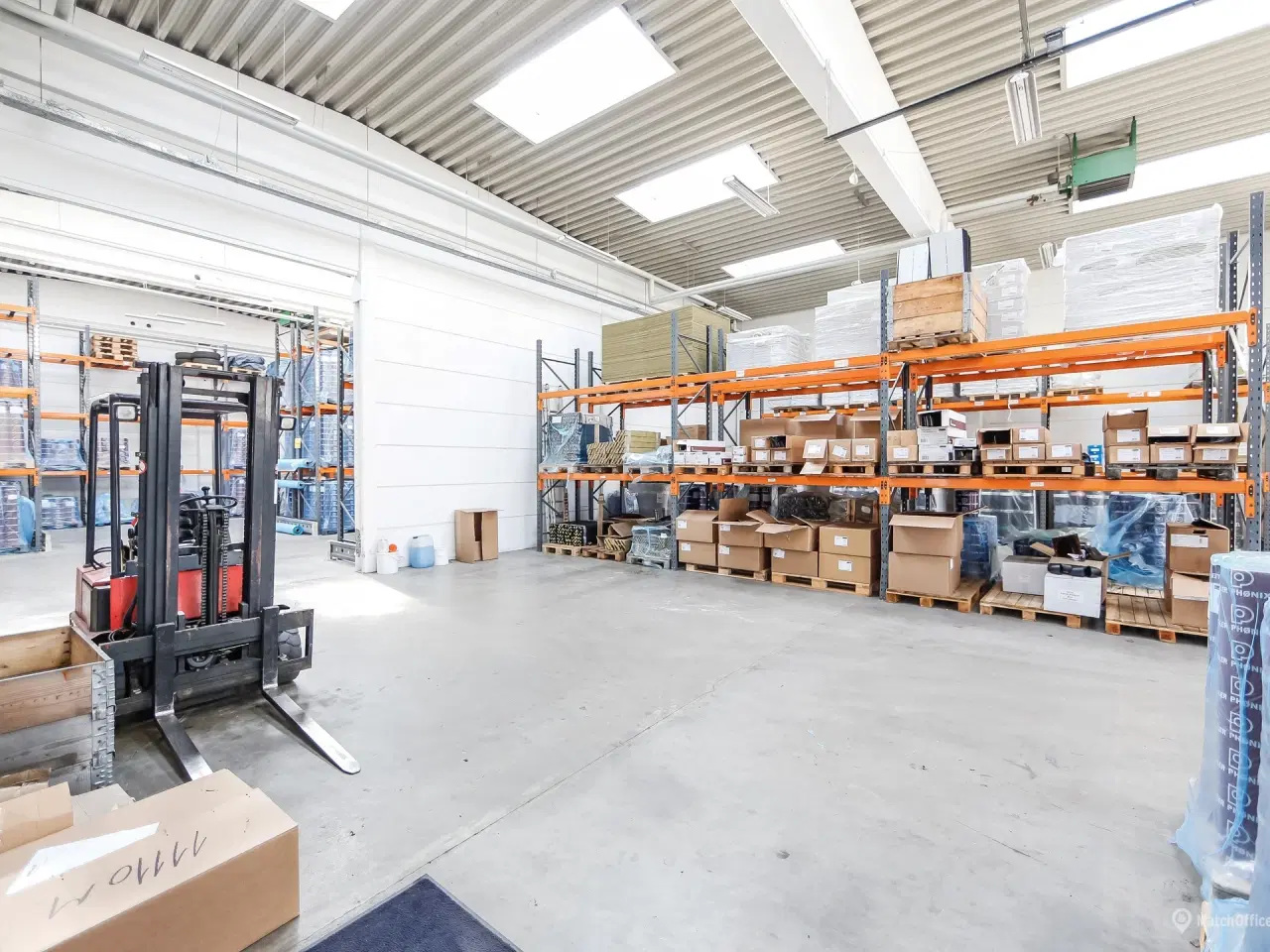 Billede 10 - Højloftet lager med administration. God beliggenhed tæt ved motorvejsafkørsel 27. Greve