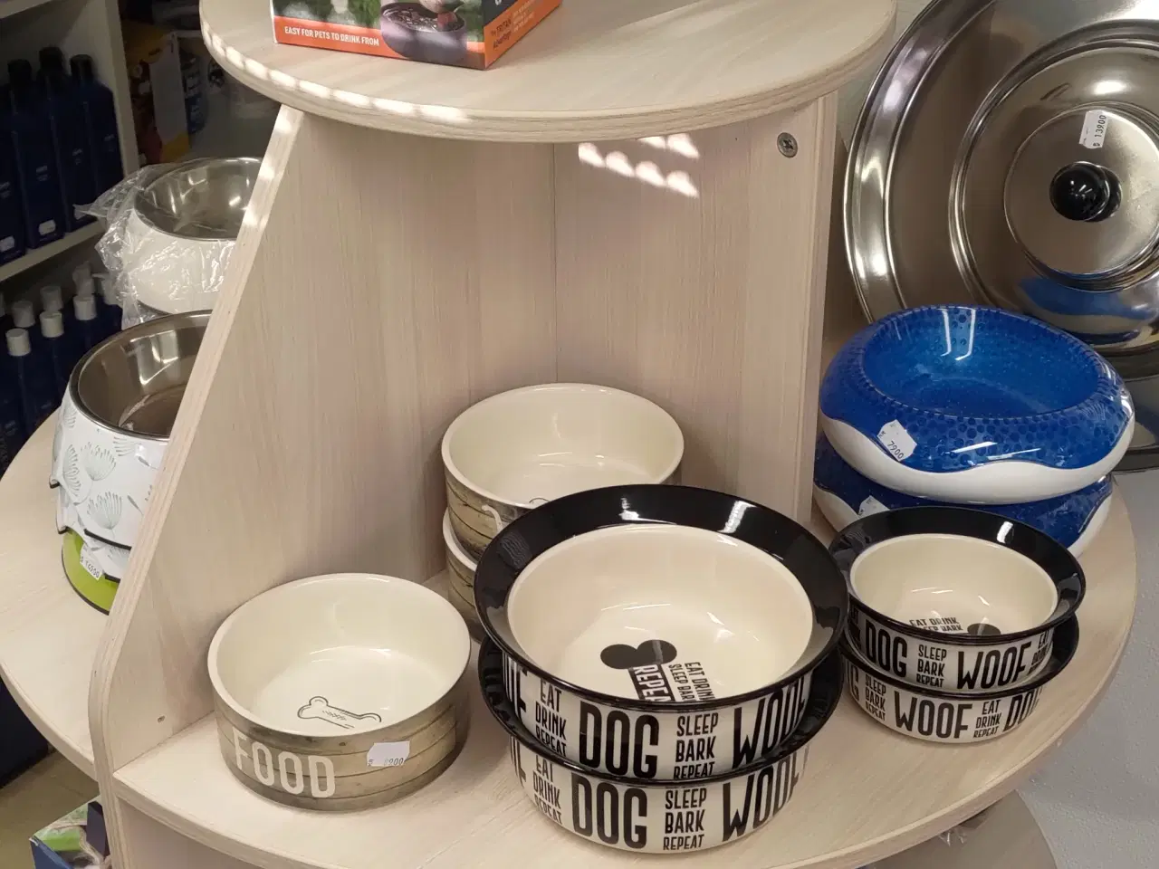 Billede 2 - Stor rund reol med hjul - levering mulig