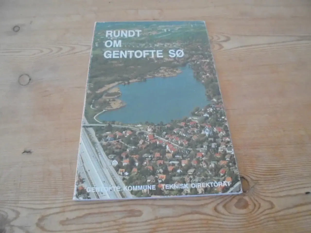 Billede 1 - RUNDT OM GENTOFTE SØ – Se fotos og omtale