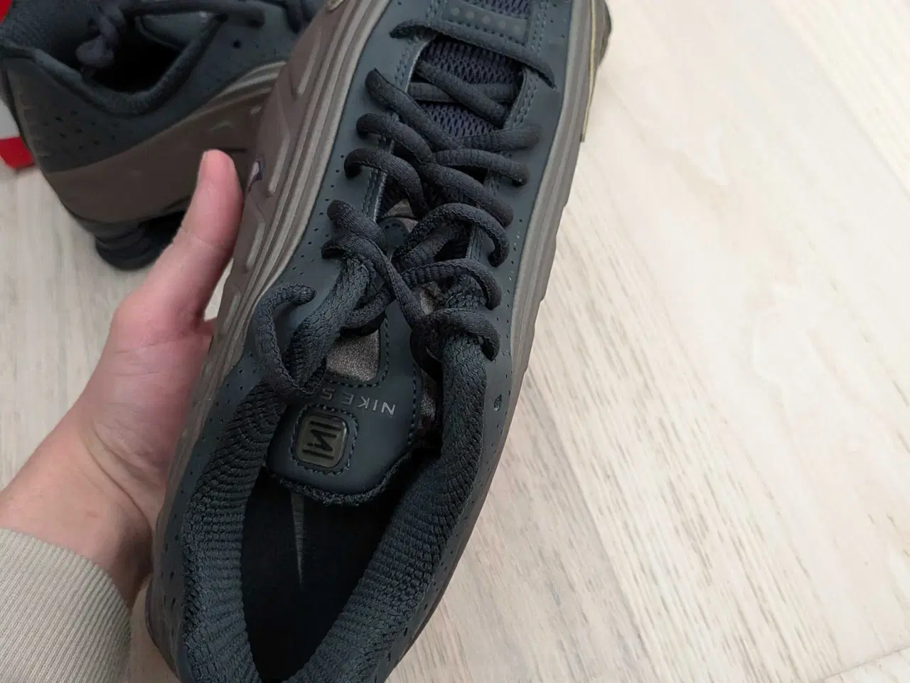 Billede 6 - Nike shox r-4 off noir ironstone 