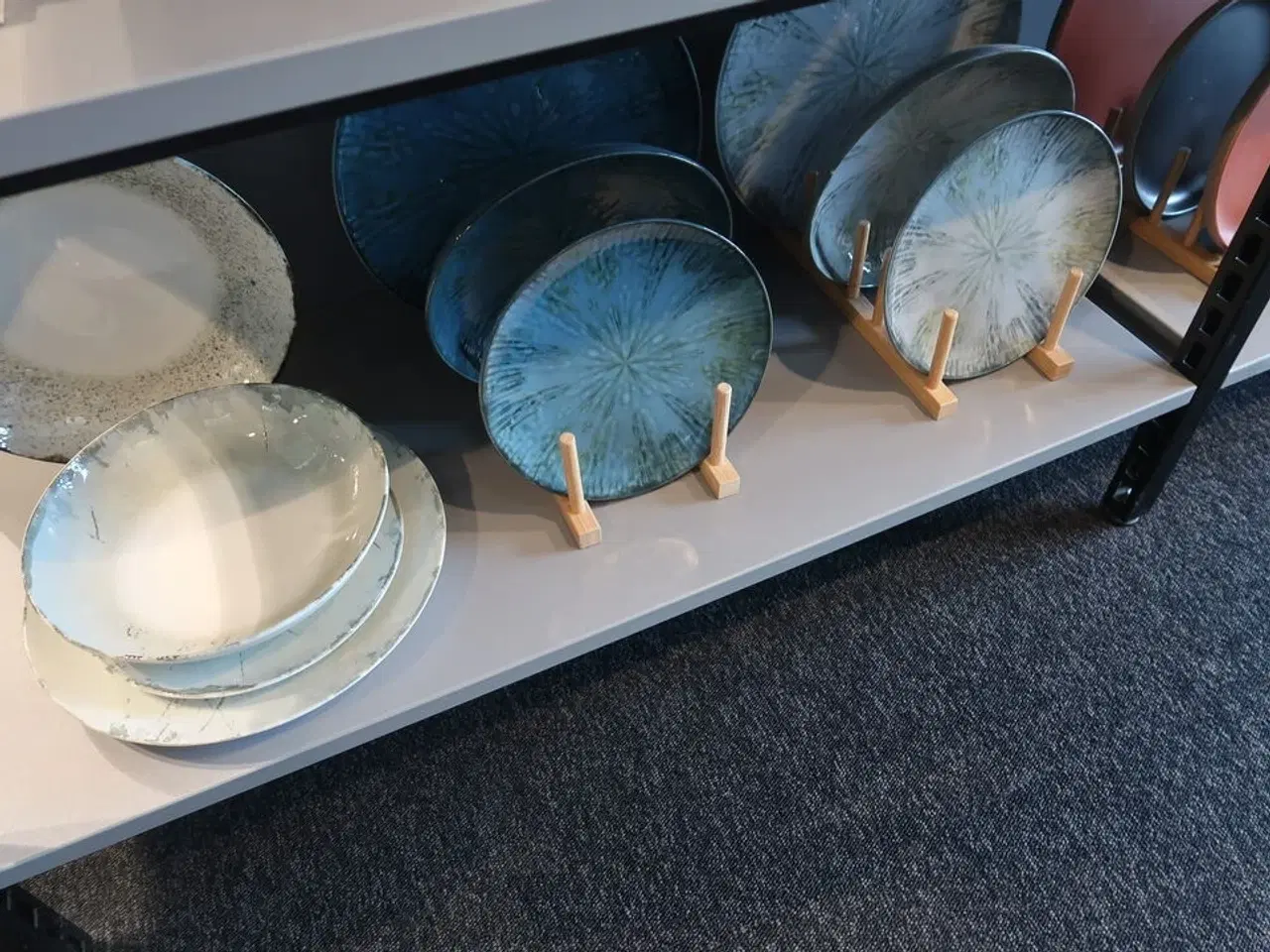 Billede 5 - 123 stk. tallerkener, kopper, skåle, kander m.m. i stentøj